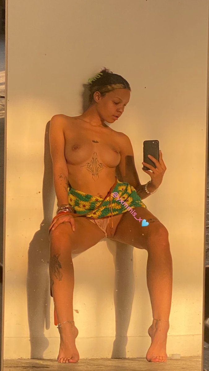 yxmmis_x's tweet photo. To help you get through the day 😋🍒 https://t.co/R7E27oe5Vs