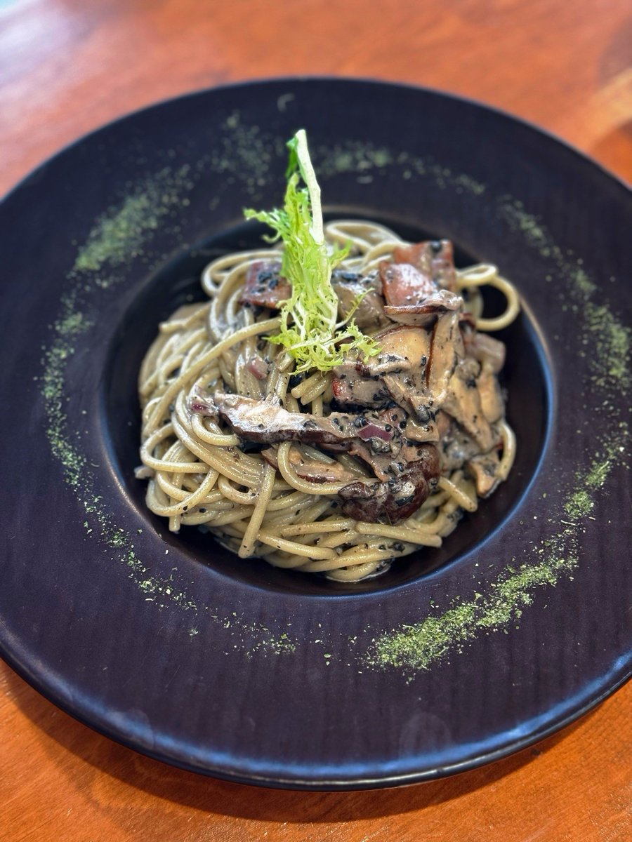 idehenpeace3's tweet photo. Just found the hidden gem of the city! Their truffle pasta is absolutely mind-blowing—creamy, fragrant, and cooked to perfection. Will definitely come back for more tonight! #Foodie #LocalEats https://t.co/ke2Dbs5oRI