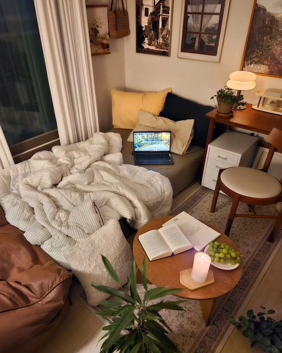 yddvbbkidd's tweet photo. Just brewed a warm cup of oat latte and curled up with a new novel on the couch—weekend vibes hit different at home. https://t.co/iFLofNezWq