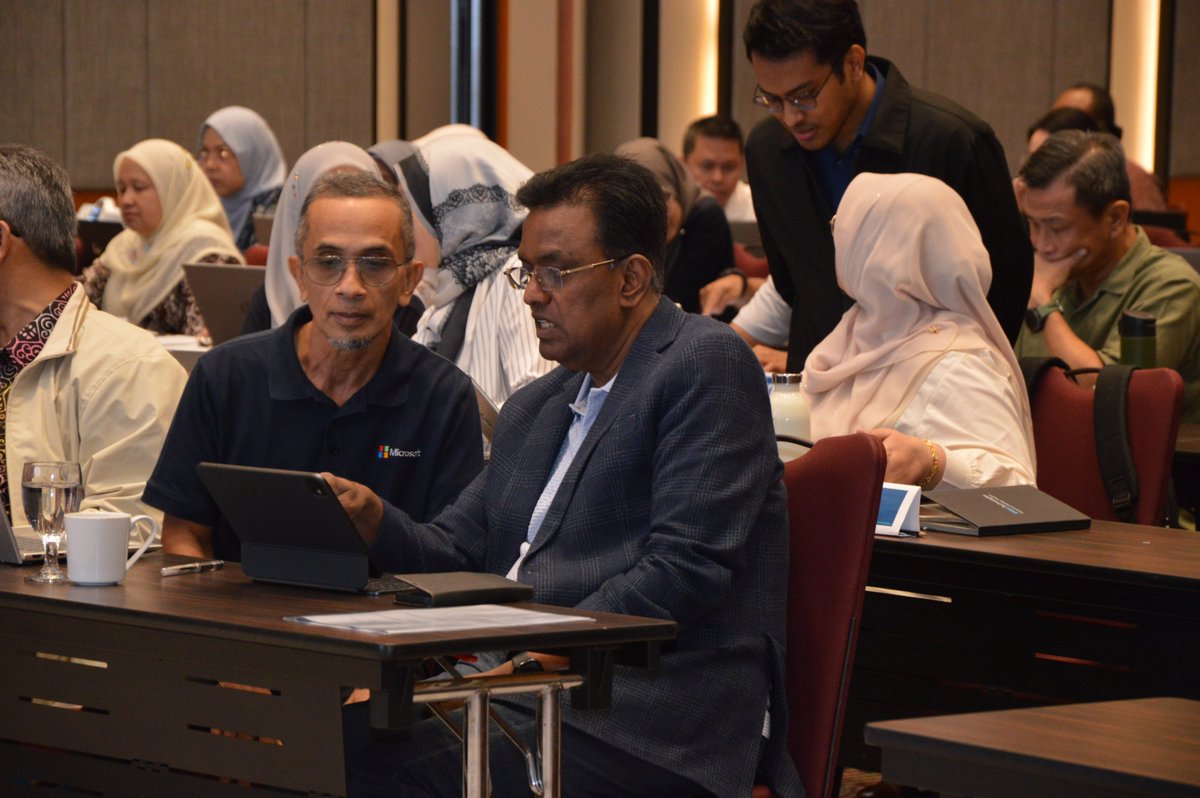 MOTMalaysia's tweet photo. PUTRAJAYA, 16 Ogos 2026 – MOT melalui BPSM telah menganjurkan Kursus AI Masterclass: AI for Government Productivity. Majlis perasmian telah disempurnakan oleh YBhg. Dato' Seri Jana Santhiran Muniayan, KSU MOT
#MOTMalaysia #MalaysiaMADANI #DigitalSektorAwam #AIMasterclass https://t.co/liF4cnV77t