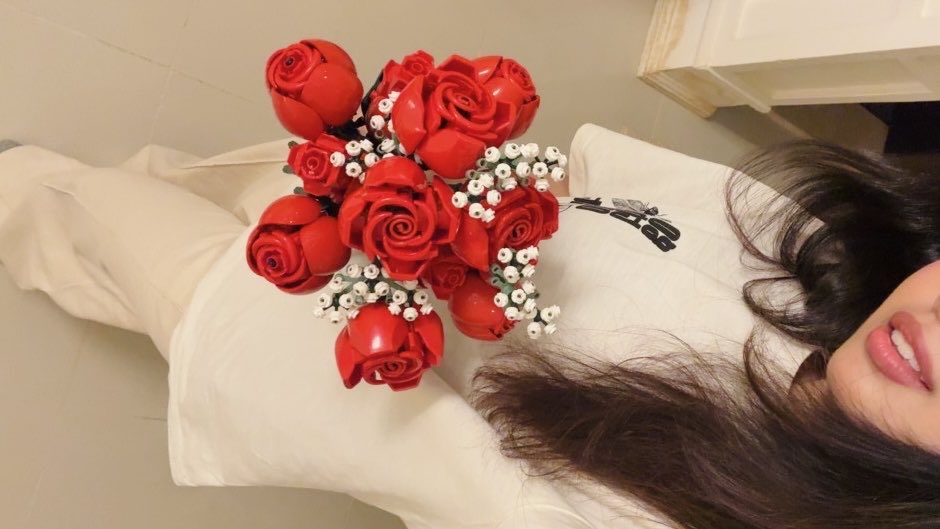 ScorpionElegy's tweet photo. Flowers https://t.co/CiE2aXl1FP