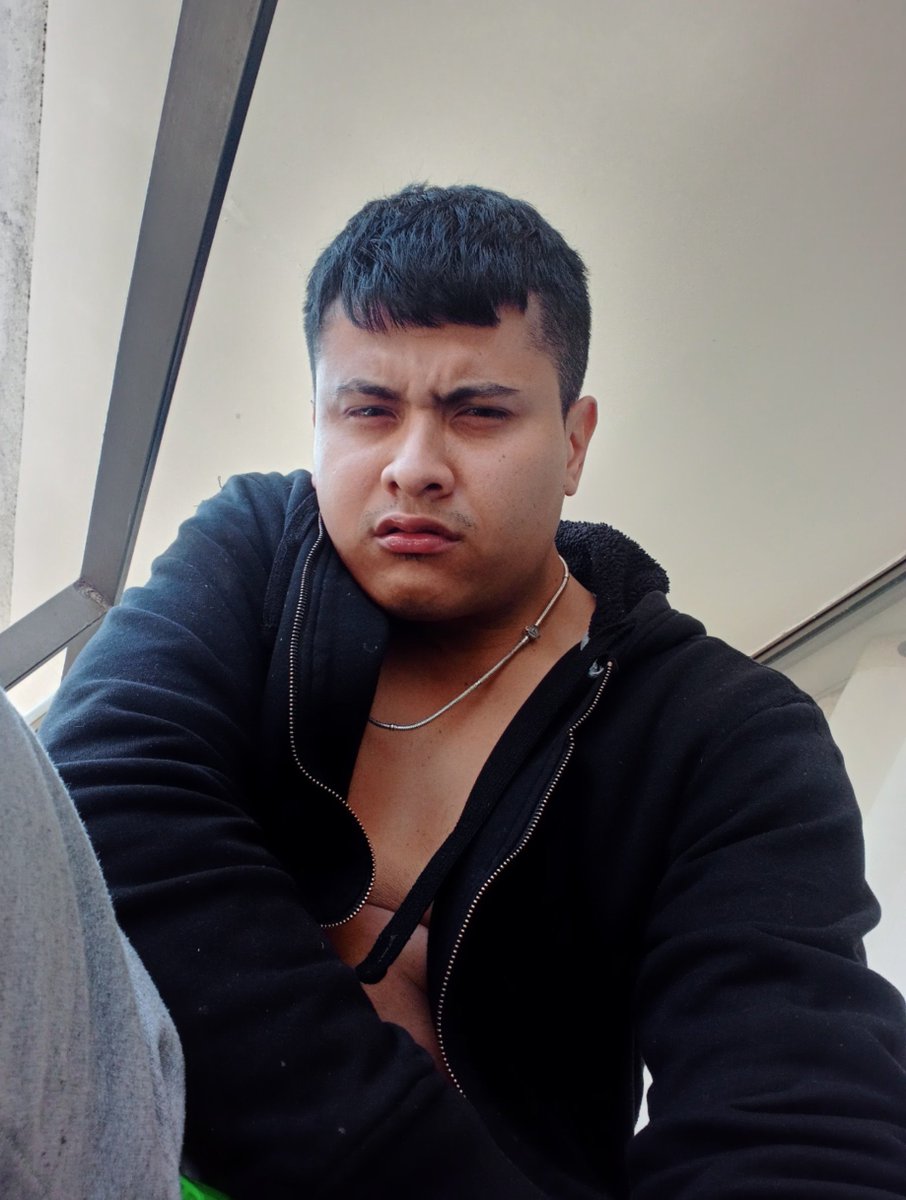 RickyVilla53902's tweet photo. Mi Cara de recién levantado #sueño #me #centro #santiagocentro #estacioncentral #laflorida #puentealto #santiago #chile #ready https://t.co/JowaYD9PNl