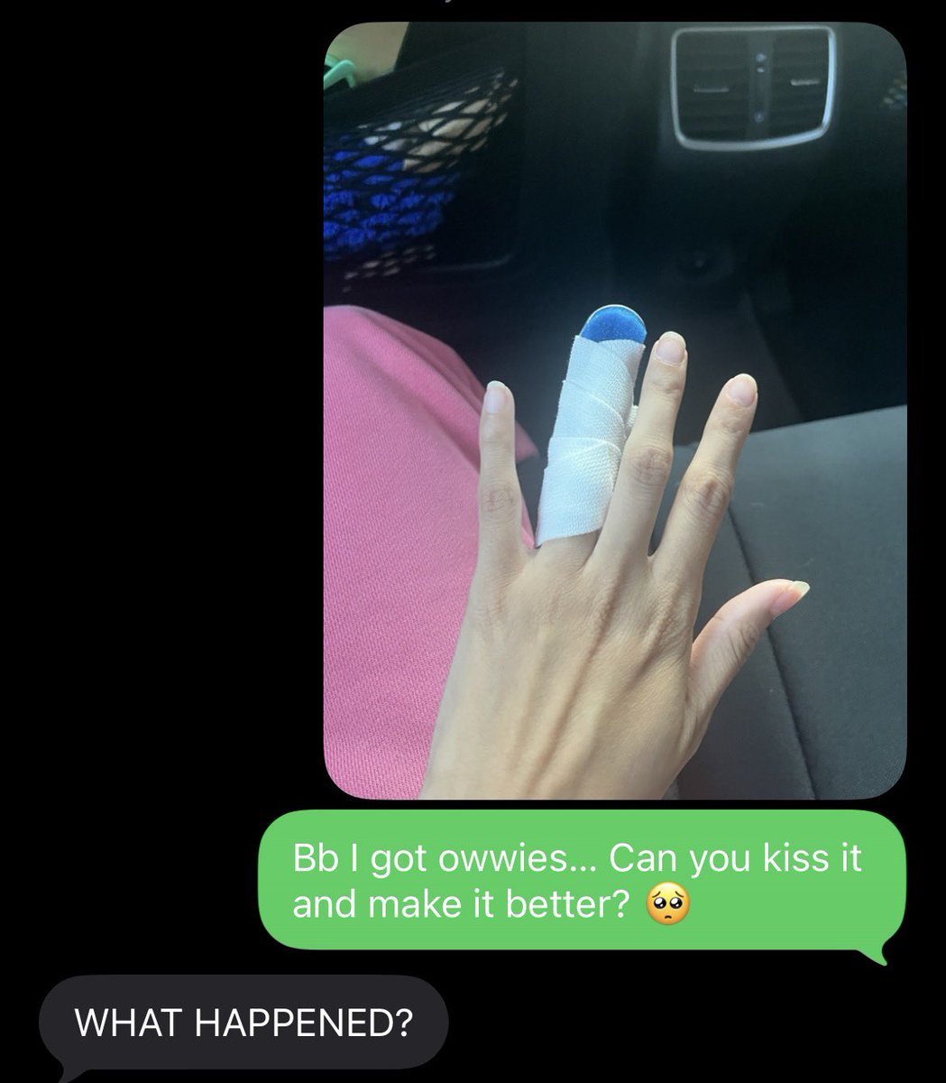Mom0_chii's tweet photo. Two wives. Two very different reactions 😂 can you guess which one is @kusumi_kyun and which is @foamiiVT ? https://t.co/2hq6niP8n5