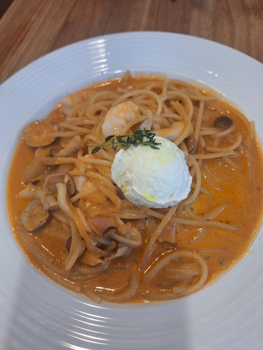 Siro03250325's tweet photo. 近所のカフェ雰囲気良き
デザート美味しかったので今度はパフェ食べたい https://t.co/ZUA3YO35Yn