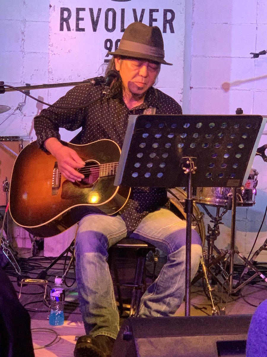 ihE89uA1sCyxNHl's tweet photo. 8/16 REVOLVER 
Breakdown the walls①
ギターストラップ外れながら奮闘したパーカーズさん

ジョニー輪島さん

大病を乗り越えてカッコイイYASUさん

赤いドゥカティがカッコ良かった！キタハラセイジさん

ロックは最高‼️

続く https://t.co/7KSTxnAZZ9