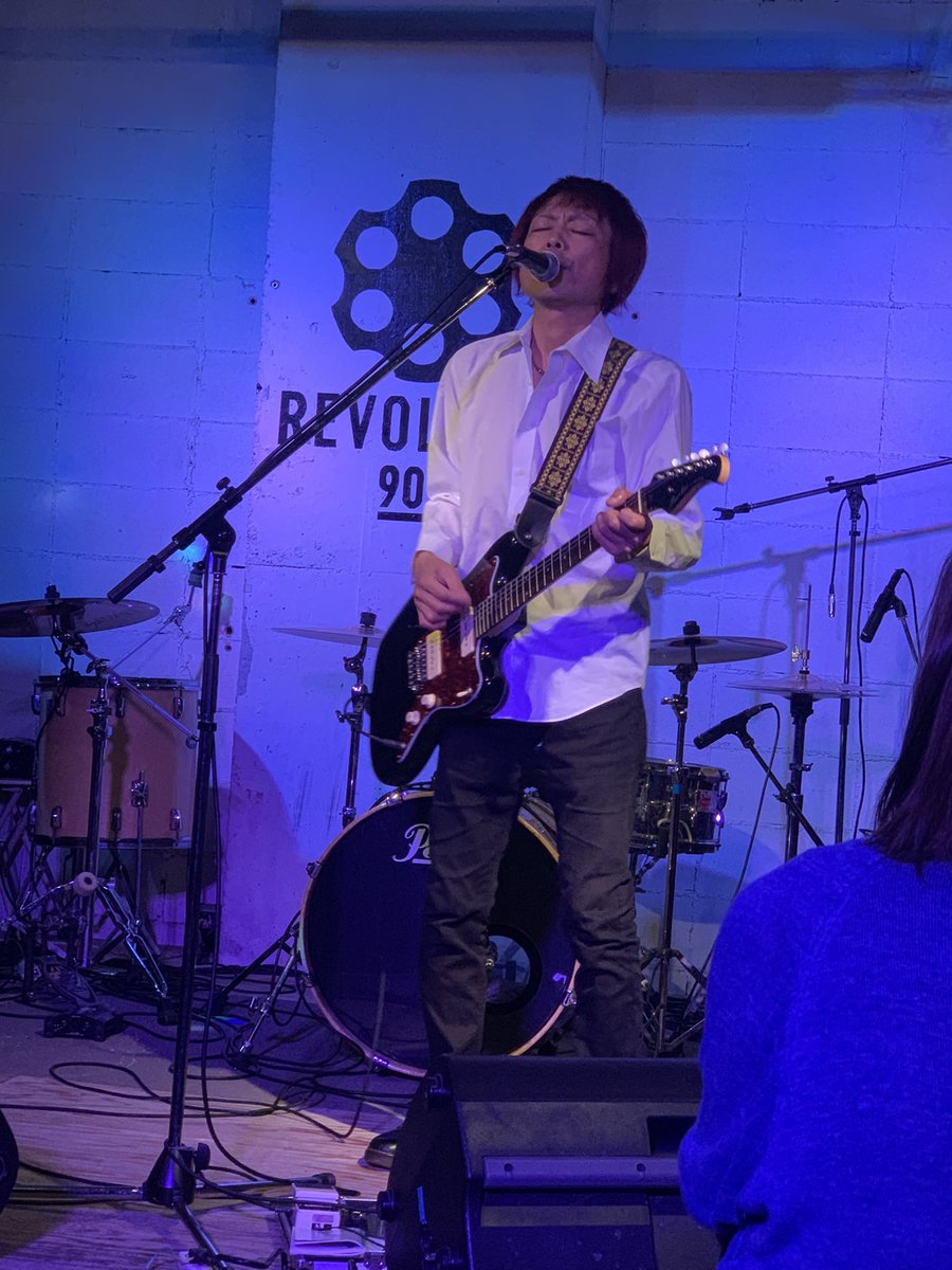 ihE89uA1sCyxNHl's tweet photo. 8/16 REVOLVER 
Breakdown the walls①
ギターストラップ外れながら奮闘したパーカーズさん

ジョニー輪島さん

大病を乗り越えてカッコイイYASUさん

赤いドゥカティがカッコ良かった！キタハラセイジさん

ロックは最高‼️

続く https://t.co/7KSTxnAZZ9