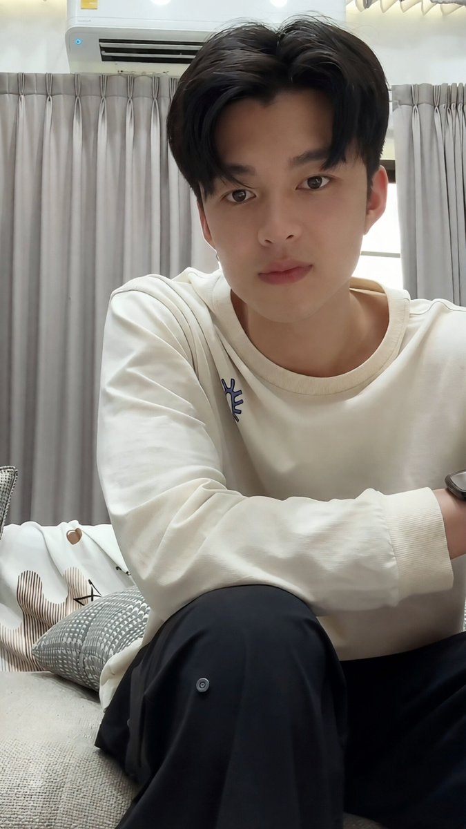 KitPatSon77's tweet photo. Happy Monday 🌻
ขอให้วันนี้เป็นวันที่มีแต่เรื่องดีๆเข้ามา การงานวันนี้ราบรื่นสดใสนะครับ ✨🌙🖤

#Meennicha8 https://t.co/oeGMzjt5Bm