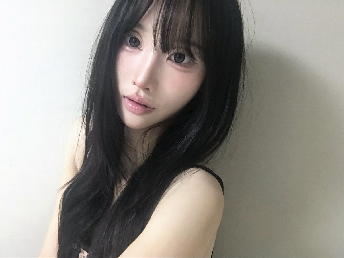 nyii3o's tweet photo. 앞머리 까고싶어 https://t.co/on0Mp5MnSZ