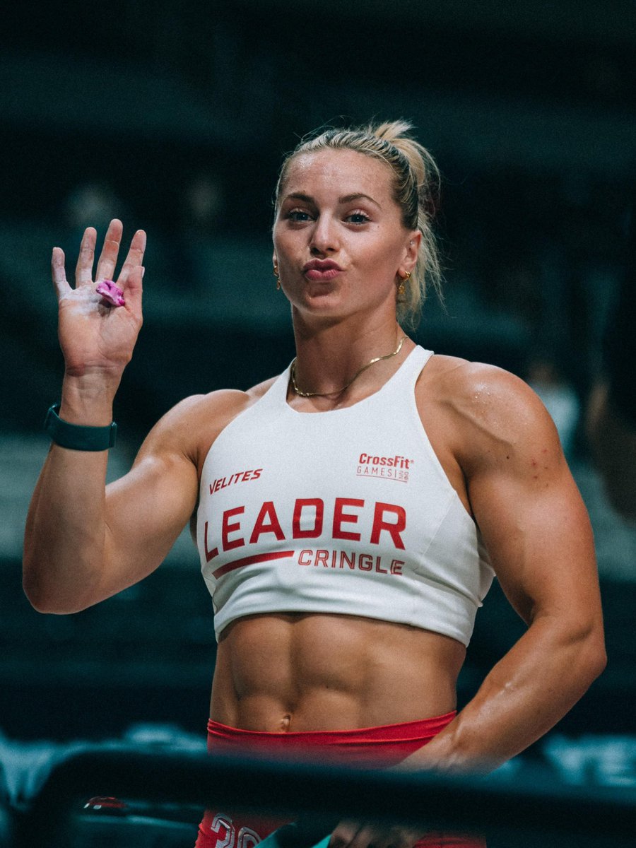 GirlsareDaddy's tweet photo. Daddy Aimee effortlessly mogging #Musclemommy #gymgirl #GymModel https://t.co/IOjJCGgDlA