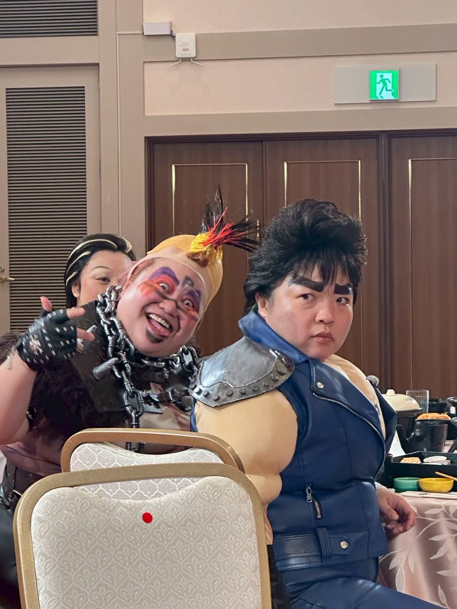 yuip_okazu111's tweet photo. 一芸合宿ありがとうございました！
北斗の拳やらせて貰いました！
ひでぶっ！ https://t.co/aaHqk1rLFT
