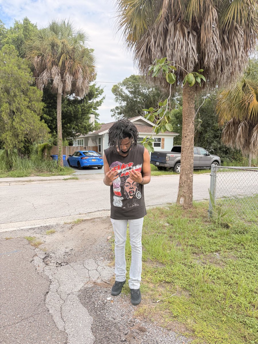 SgcQuon's tweet photo. 🖤🌴 just living life
#memphis
#Florida https://t.co/ih8XoUlSRD