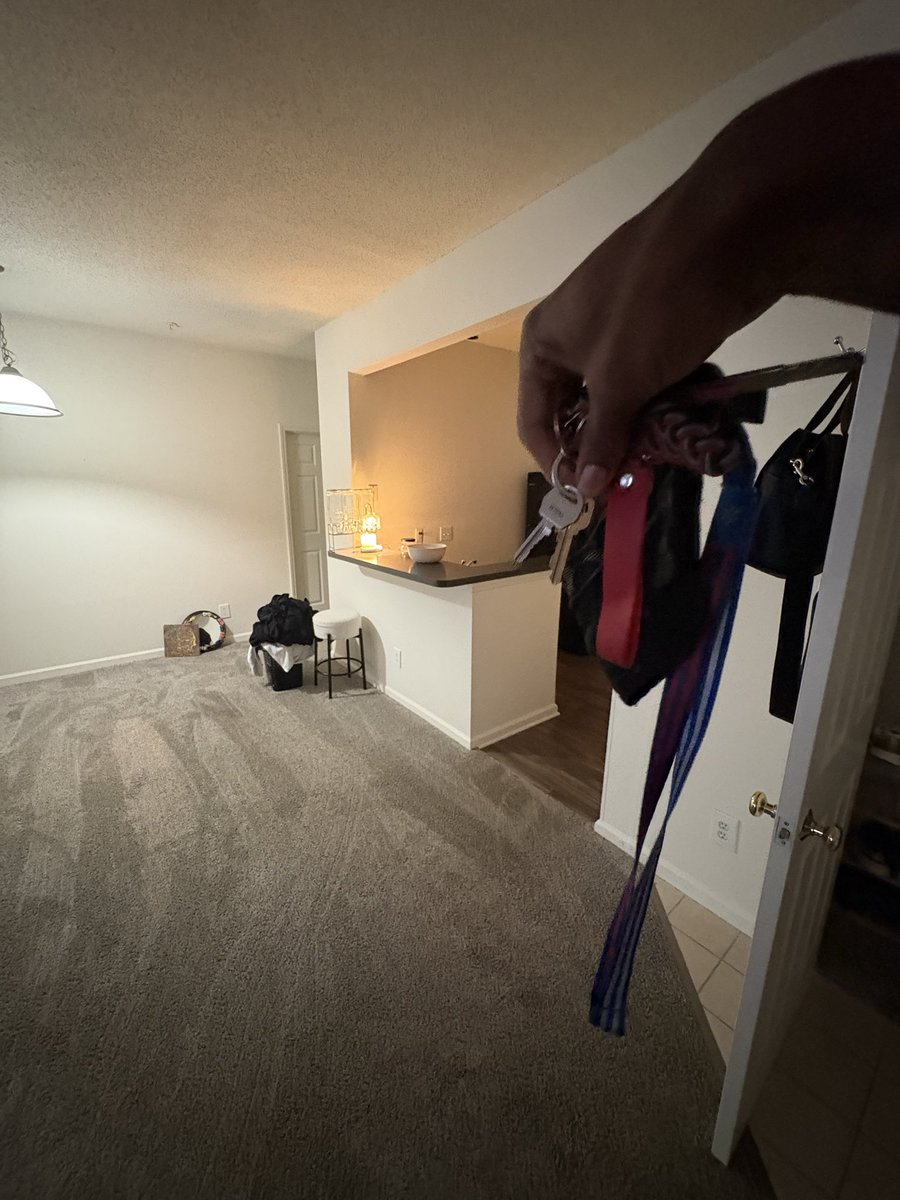 taayflock's tweet photo. and thank you god for my personal spaceee🥳🏠 https://t.co/PercGvIy90