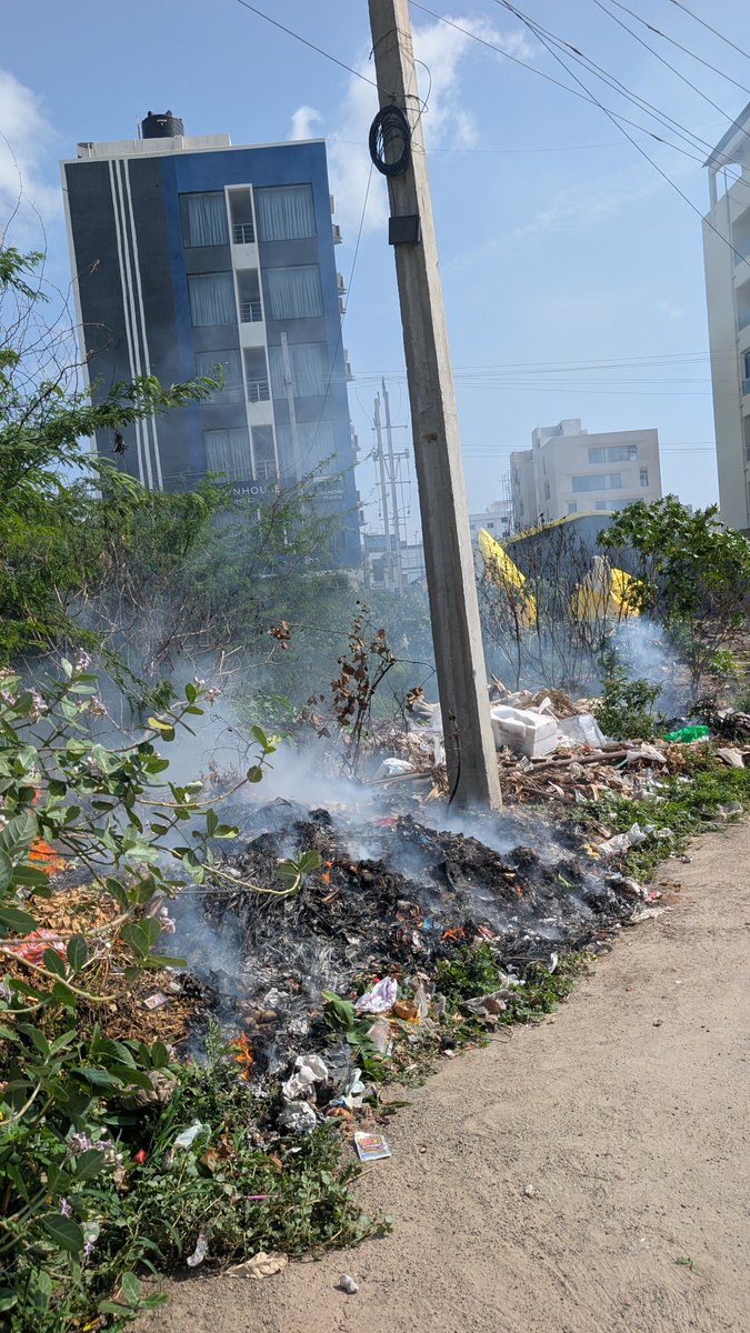 Dha3r_Ngo's tweet photo. Massive garbage dumping & Burning right in front of Mini Shilparamam Nagole.
@MCMalkajgiri #Garbage #burning is far worse than dumping. But to stop burning, we must first stop #dumping . #Hyderabad
@jayesh_ranjan @TelanganaCS @TelanganaCMO @IPRTelangana @ZC_LBNagar https://t.co/XlqRSaPces