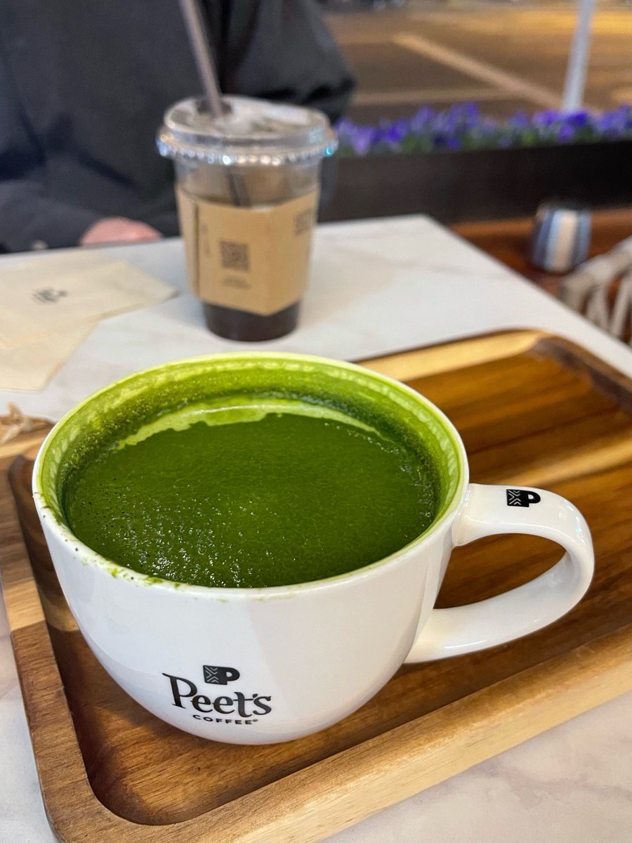 mad_sofie's tweet photo. [Just had the creamiest matcha latte with a buttery croissant at my favorite corner café  Food moments like this make every day brighter!]， https://t.co/ZvINgYm1yn