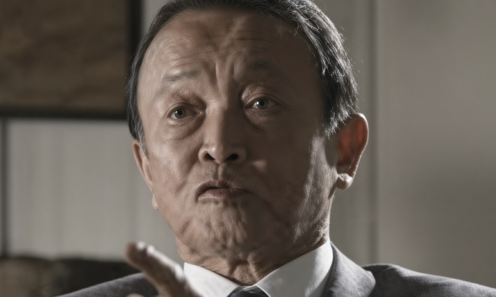 turningpointjpn's tweet photo. 男気・麻生閣下。「安倍が亡くなり俺がやるしかない！」

皇室典範改正、その舞台裏が熱すぎる。

7月17日に成立した改正では、旧宮家の男系男子を養子として皇籍復帰させる案が柱。

ところが土壇場で、維新の藤田氏が「養子対象を15歳以上に限定するのはダメだ」と反発。

そこで麻生太郎氏が動いた。

「安倍が亡くなってしまった以上、俺がやり切るしかない。ここで形にできなければ10年は改正できない」

そう語って、頭を下げたという。

これ、政治家同士の単なる駆け引きじゃない。

安倍元首相が進めてきた皇室制度の議論を、今度は自分が引き継ぐ。

「俺がやり切るしかない」

この言葉が、重い。

最後は藤田氏も受け入れ、土壇場でまとまった。

安倍さんがいなくなった後も、その意志を継いで動く政治家がいる。

こういう舞台裏を知ると、政治って表で見るよりずっと熱いものだと感じる。

土壇場での維新の「反乱」を抑え込み、男系継承堅持という保守勢力の悲願を形にした攻防に麻生氏が男気を発揮して決着を見たのか。

安倍氏なき今、その意志を継ぐ者の重みが伝わってくる一幕だと思う。

さすが、麻生閣下。