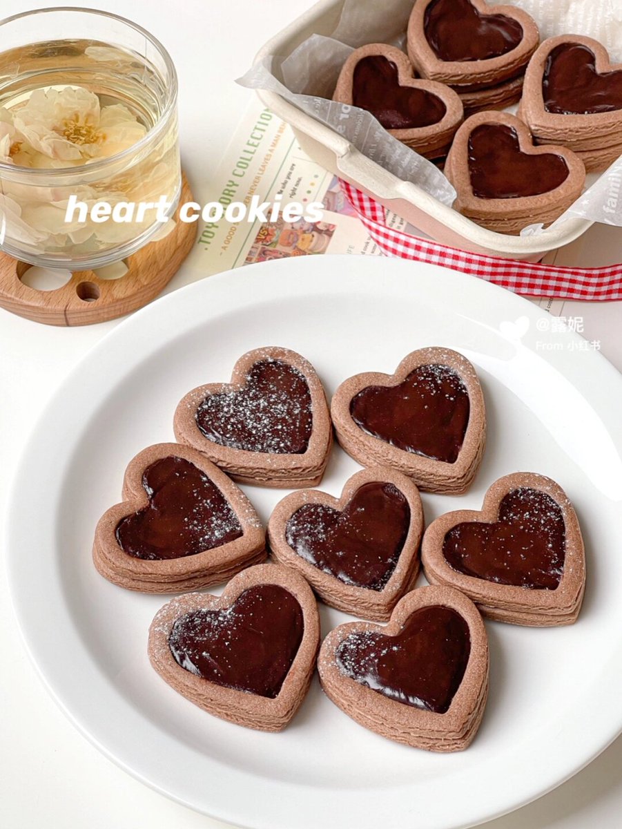 GregoryDClark4's tweet photo. Just baked warm chocolate chip cookies—crisp edges, gooey centers, my little pick-me-up for a rainy day! https://t.co/Pxtnyps0F9