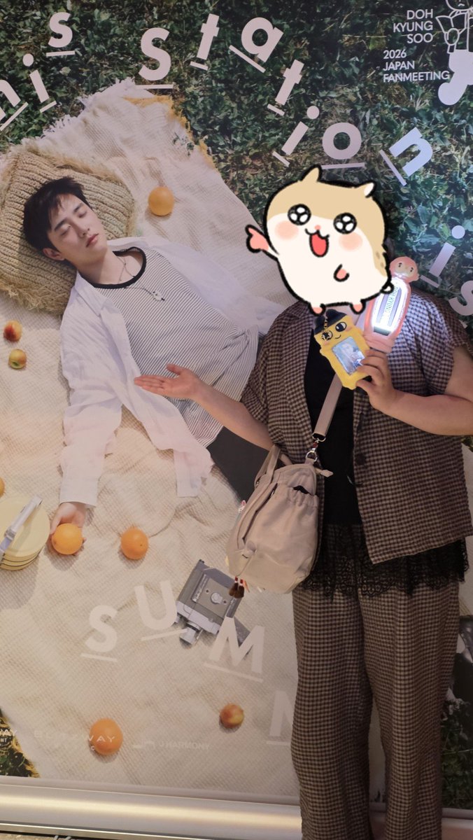 sohyon64's tweet photo. #SUMMER_OOTD  #ドギョンス #DOHKYUNGSOO 
並んでたマダムと撮りあいっこした https://t.co/DbAHDEX4ua