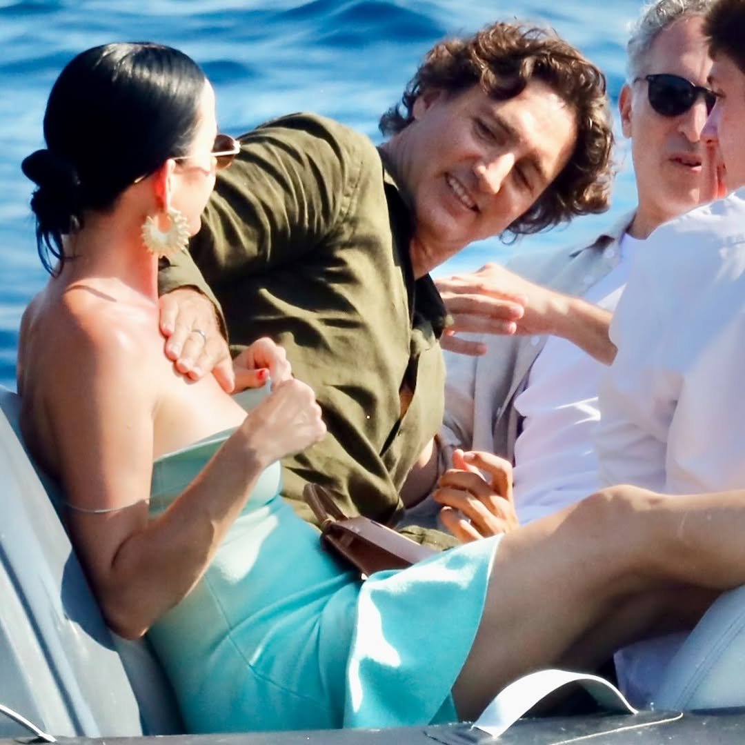 Aarontwips's tweet photo. The naughty way Justin Trudeau applies sunscreen to Katy Perry  🫣 https://t.co/gWKp0wQAwy
