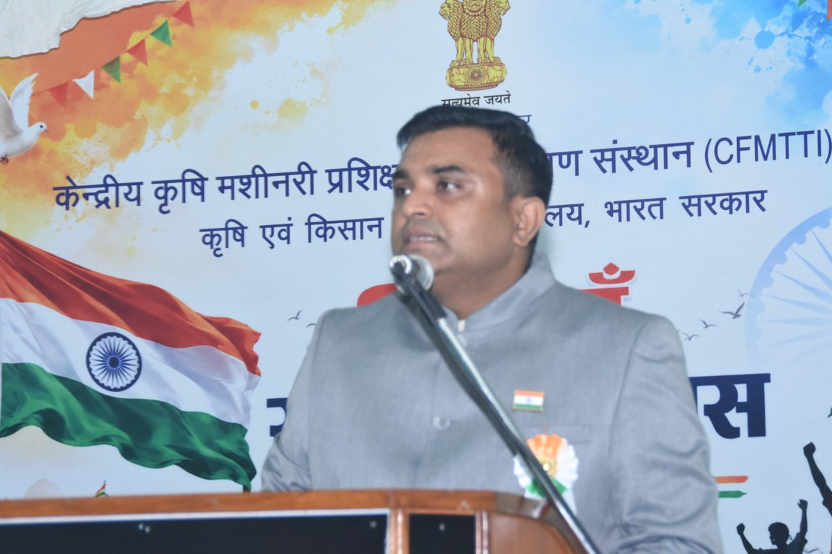 CFMTTI's tweet photo. CFMTTI, बुधनी में 80वाँ स्वतंत्रता दिवस देशभक्ति एवं गरिमापूर्ण वातावरण में मनाया गया। निदेशक डॉ. बी. एम. नांदेड़े ने ध्वजारोहण कर कृषि यंत्रीकरण, ड्रोन, नवाचार, महिला सशक्तिकरण एवं #ViksitBharat2047 में संस्थान की भूमिका पर प्रकाश डाला। https://t.co/lMAMgYCcF2