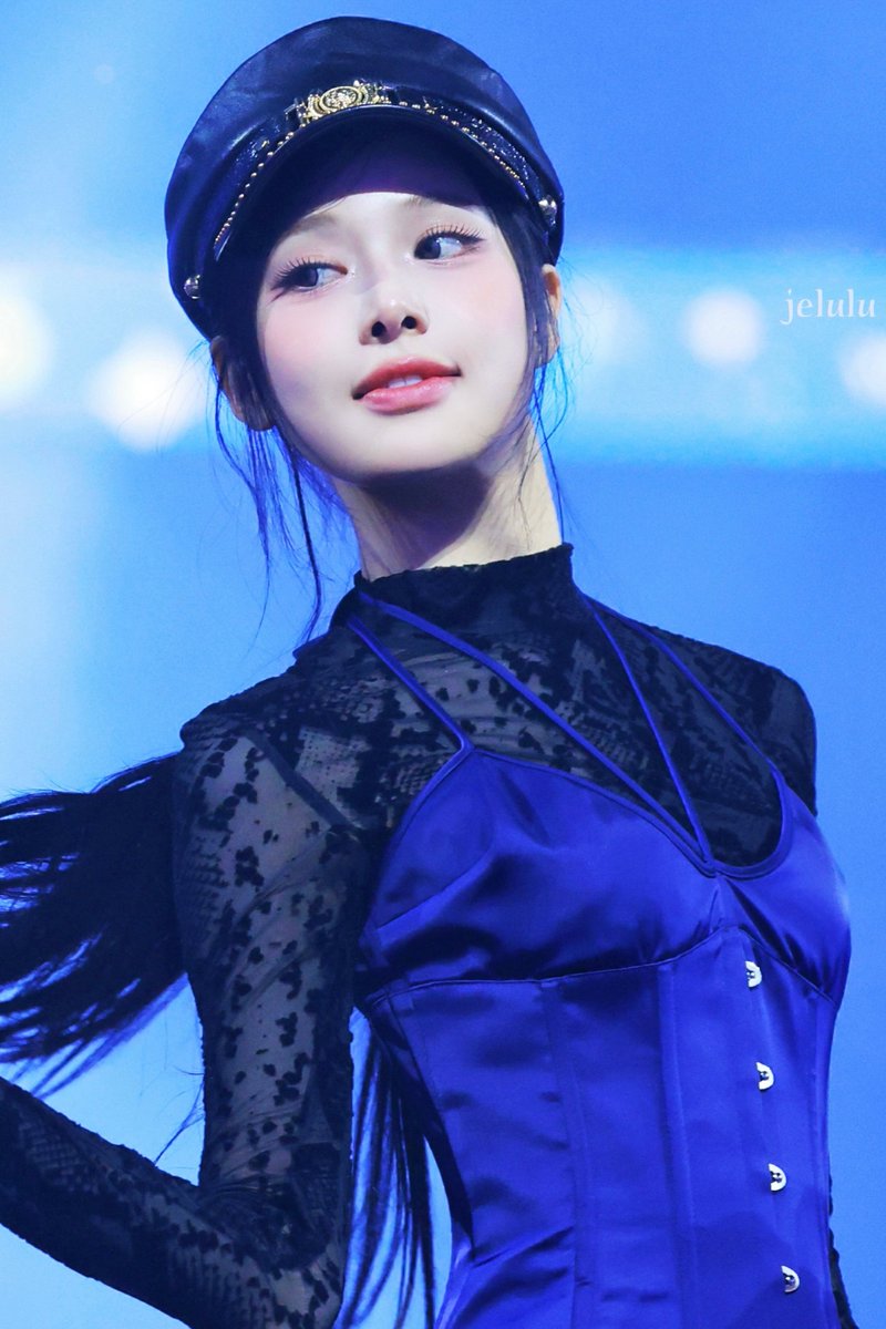 TheePopCore's tweet photo. IZNA’s Jeemin channels JENNIE’s iconic “DDU-DU DDU-DU” outfit as the group performed the song during KCON LA. https://t.co/VZW1xb9mZK