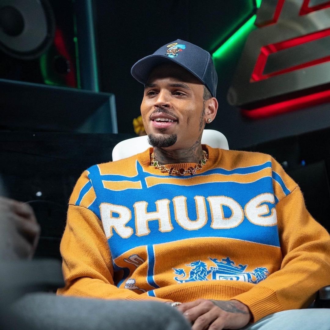 HateCrave's tweet photo. Chris Brown in a recent stream speaks on having BTS Army defend him for the past few days:

"It's unreal when you have that amount of people ride for you, you know. I feel we share the same views on a lot of things. The support has been really crazy, I haven't had something like that in a while"