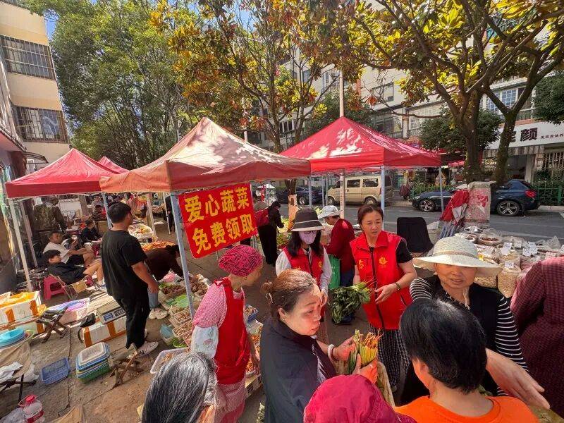 AndrewGarc236's tweet photo. Local community street fair this Sat 10am-4pm! Free snacks, kid’s games u0026 craft stalls—come make fun memories with neighbors! https://t.co/dOzhURAa1Z