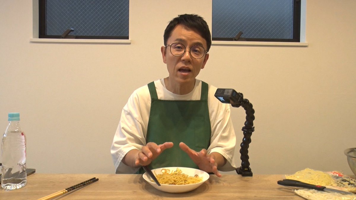 usakame_ytv's tweet photo. 次回の #うさかめ をちょいみせ🤤

✨超本格‼️  <塩焼きそば対決🔥>

1時間その道のプロからレッスン📝
🐇 #知念里奈
　　　　　　🆚
1週間まゆつば情報だけで猛特訓‼️
🐢 #女と男 #市川

🔥白熱した同級生対決が繰り広げられます✊🏻

📺8月23日（日）0時35分〜

#草彅剛 #海原やすよともこ #こがけん https://t.co/VKMTA2hsYJ