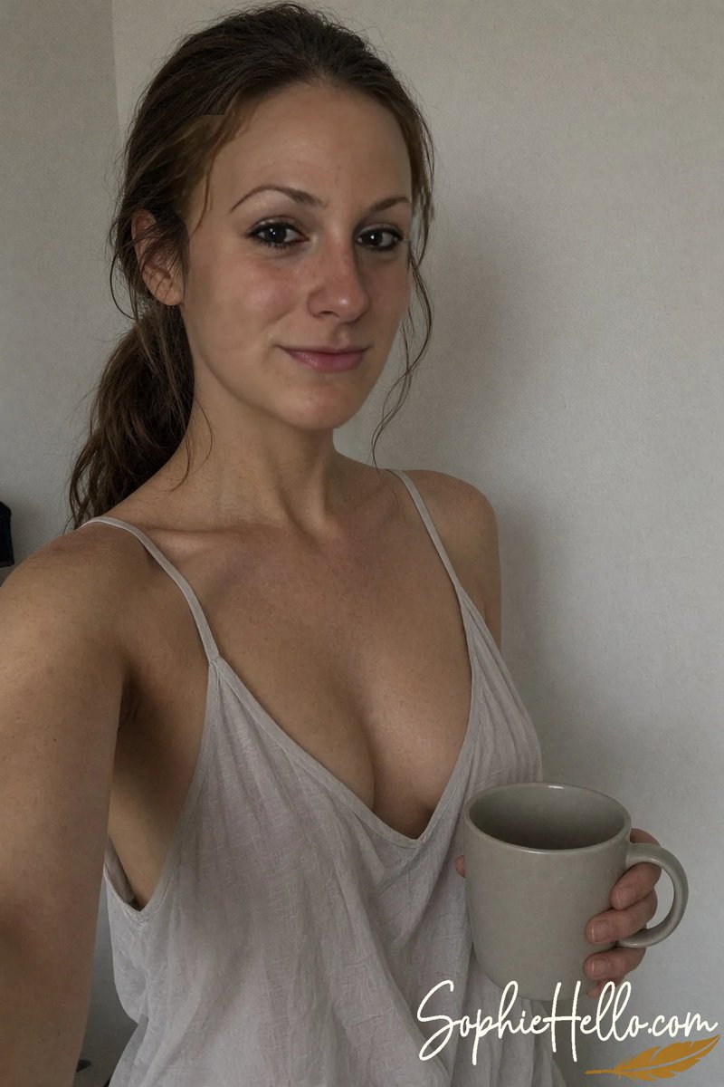Miiss_Sosso_'s tweet photo. Et voilà, retour au travail et à la morning routine 😇 https://t.co/oWG9jMx0sj