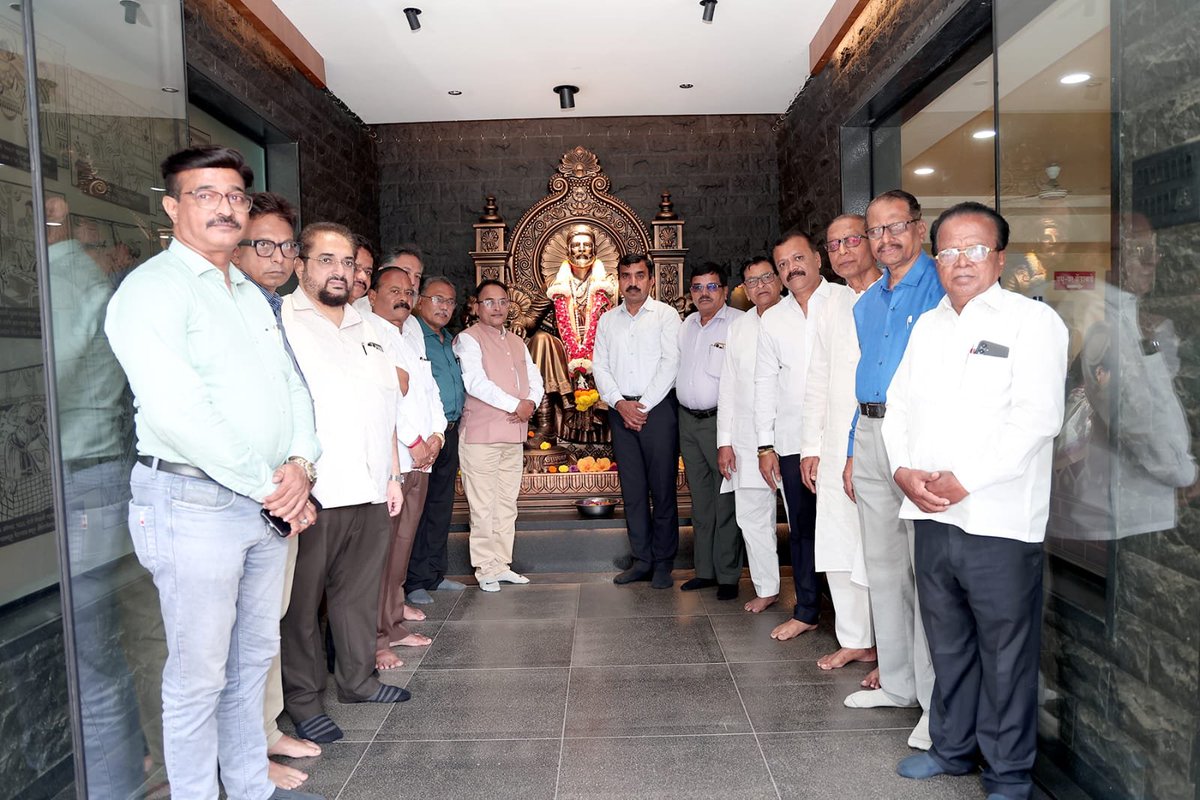 ChambersIndian's tweet photo. सांगली येथे आयोजित सम्मेलनाचे उद्घाटन माजी मंत्री व आमदार विश्वजीत कदम यांच्या हस्ते, तर अध्यक्षस्थानी खासदार विशालदादा पाटील होते.सुबीर पॉल, राष्ट्रीय अध्यक्ष,ICCSWE,Delhi तसेच विलासराव शिंदे यांनी उद्योजकांना मार्गदर्शन केले @minmsme @PMOIndia @CMOMaharashtra @collectorsangli https://t.co/4EskKGQgej