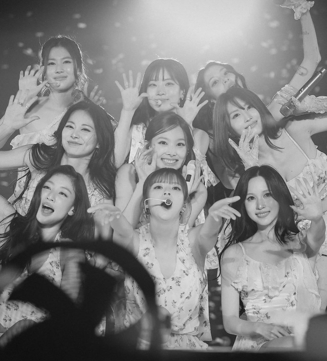twicepopbase's tweet photo. JIHYO on 🫧 talking about TWICE’s 11th anniversary fan meeting: 

JIHYO: I miss ONCEs~
ONCE: Unnie, I really miss you... Will there be no fan meeting this year? 🥺
JIHYO: I reaaally, really want to do a fan meeting too.
ONCE: So, is there a fan meeting...? Please tell us for sure ㅠㅠㅠ
JIHYO: Yep, I'll make sure to make it happen!