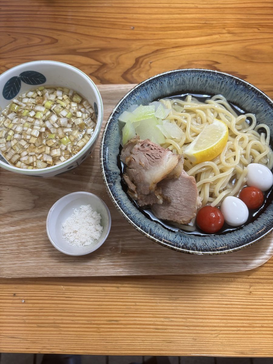menkichi3975's tweet photo. こんにちは😃入間市仏子の《つけそば麺吉》です♪
ランチタイムご来店ありがとうございました😊
引き続き夜の部も、夏の涼対決☀️
明太とろろ冷やし麺🆚仏子《節》昆布水つけそばをはじめに、生姜🫚効いたスープのつけそば、ラーメン🍜とお待ちしてます😊 https://t.co/0QSO2xRMoU