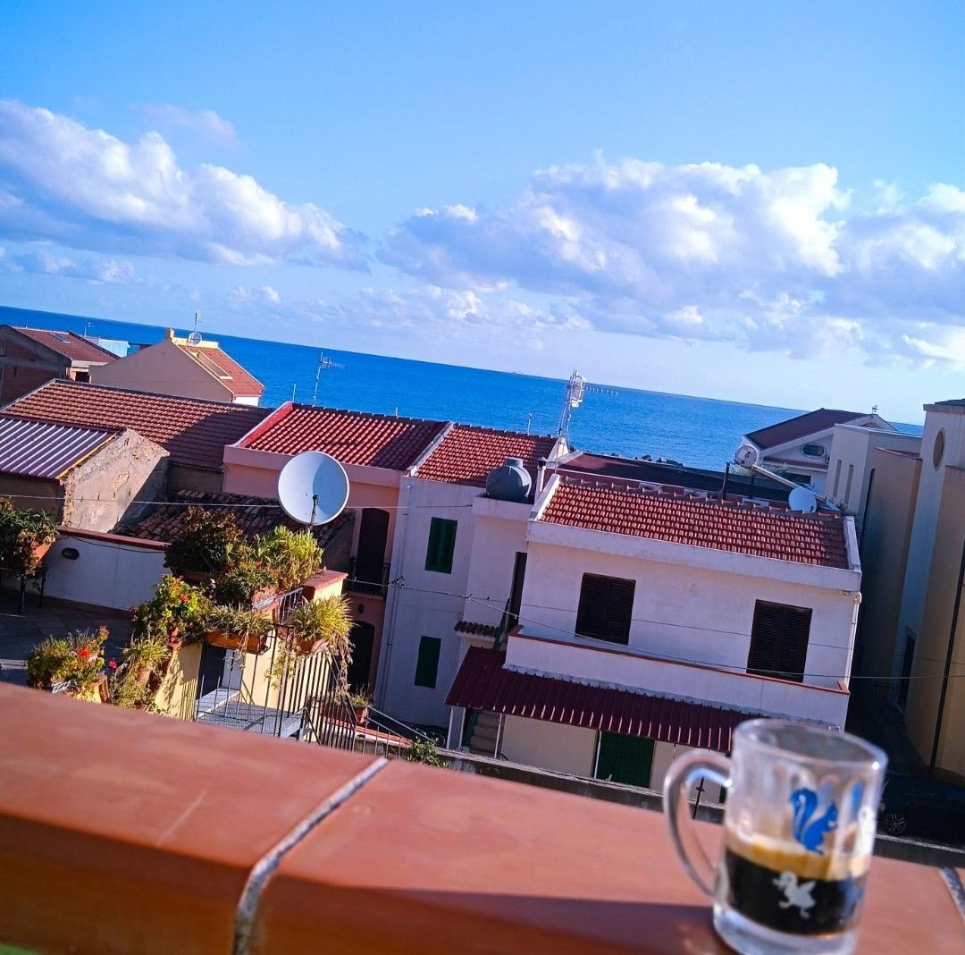 SolamenteLaManu's tweet photo. Buongiorno🌊💙 https://t.co/nBUQlrf0wN