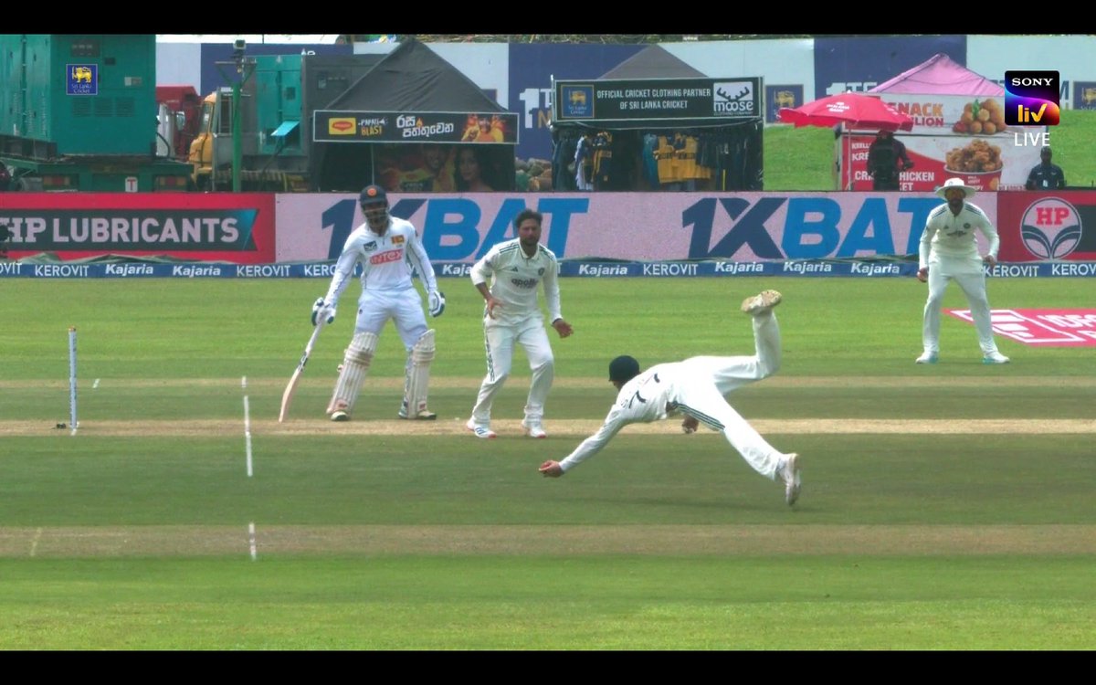 CricCrazyJohns's tweet photo. THIS ANGLE - FLYING SHUBMAN GILL 🥶 https://t.co/2L4sahhNAi