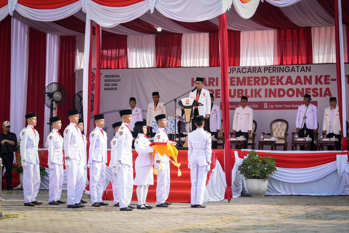 Sitikuzzz's tweet photo. Kata-kata Pak Presiden PKS penuh harapan buat Indonesia yang lebih baik di umur ke-81 ini. Amanat AMY #PKS #PresidenPKS #PKS81TahunRI #AMY https://t.co/0f1DImmprB