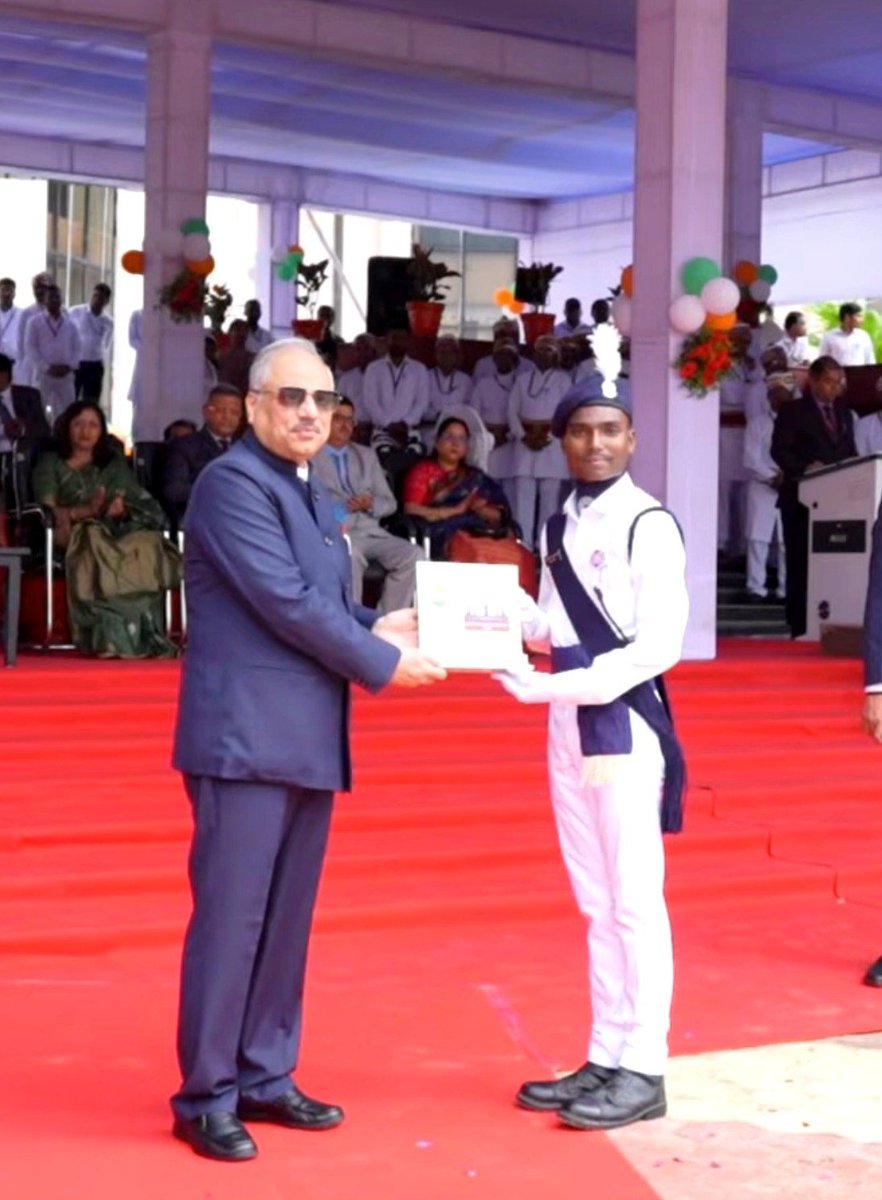 Nss_Sci_clg_bsp's tweet photo. #उच्च_न्यायालय , बिलासपुर (छ.ग.) में आयोजित स्वतंत्रता दिवस परेड में @nssabvuCG के समस्त महाविद्यालयों के साथ @Nss_Sci_clg_bsp के 8 #NSS_स्वयंसेवकों सहित @Hitesh35260 ने Boys Platoon Commander के रूप में प्रतिनिधित्व किया।
 @_NSSIndia @NSSRDBhopal 
@manojsinha812 https://t.co/qrEqyi4l10