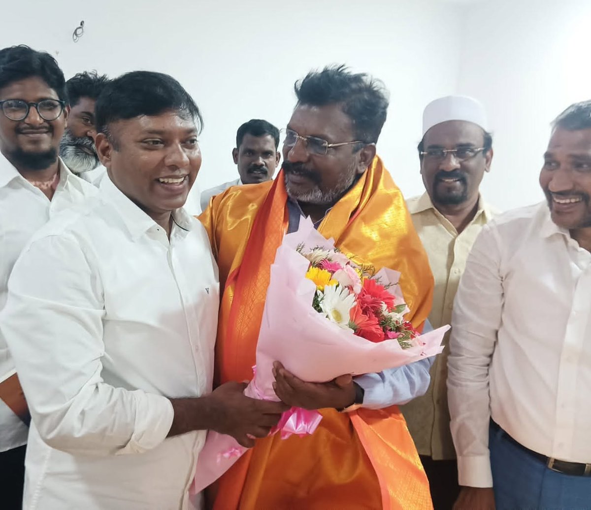 s_kanth's tweet photo. சமூகத்தின் விளிம்புநிலையில் வாழும் மக்களின் உரிமைகளுக்��ாகவும், சமத்துவம் மற்றும் சமூகநீதிக்காகவும் தொடர்ந்து களத்தில் நின்று குரல் கொடுத்து வரும் விடுதலைச் சிறுத்தைகள் கட்சியின் தலைவரும், நாடாளுமன்ற உறுப்பினருமான தோழர் திரு. தொல். திருமாவளவன் அவர்களுக்கு எனது இனிய பிறந்தநாள் நல்வாழ்த்துகளைத் தெரிவித்துக் கொள்கிறேன்.

தங்களின் சிந்தனையும், செயல்பாடுகளும் சமூகநீதிக்கான பாதையில் மேலும் பல தலைமுறைகளுக்கு வழிகாட்டியாக அமையட்டும்.

இனிய பிறந்தநாள் வாழ்த்துகள் தோழர்!!
@thirumaofficial