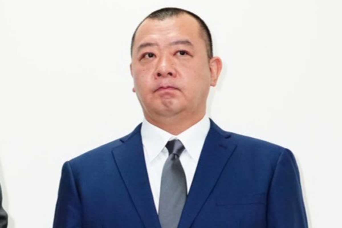 nishinoakihiro's tweet photo. 【お詫び】

先日、私のXアカウントにおきまして、インパルス堤下氏およびTKO木下氏を揶揄する趣旨の投稿をいたしました。
　
当該投稿につきましては、両氏に対する悪意はなく、「皆様に面白がっていただければ」という意図によるものでございました。

しかしながら、皆様から頂戴したご指摘を真摯に受け止め、改めて自身の行動を顧みた結果、私は重大な事実を認識いたしました。
　
私は、いまだ何者でもございません。
そのような立場にある私が、芸歴、実績、社会的信用、体重において先達である両氏を軽々しくイジるという行為は、到底許されるものではございませんでした。
　
ましてや、両氏は単に「芸人の先輩」というだけの存在ではございません。
　
木下氏におかれましては「男子ペットボトル投げ」の第一人者として、また堤下氏におかれましては「日本ロングスリーパー育成協会」の会長として、それぞれ確固たる専門領域を築いておられます。
　
そのような偉大なる先達に対し、私ごときが不用意な言動をおこなったことは、両氏が長年にわたり築き上げてこられた主戦場を冒涜する行為であったと、深く反省しております。

この場をお借りし、改めまして、木下と堤下にお詫び申し上げます。

今後、キノミシタをバカにする際につきましては、両氏の偉大なる功績と残り僅かな毛量に最大限配慮し、慎重かつ適切な表現を選択してまいります。

この度は誠に申し訳ございませんでした。

2026年8月17日
株式会社CHIMNEYTOWN
代表取締役 西野亮廣