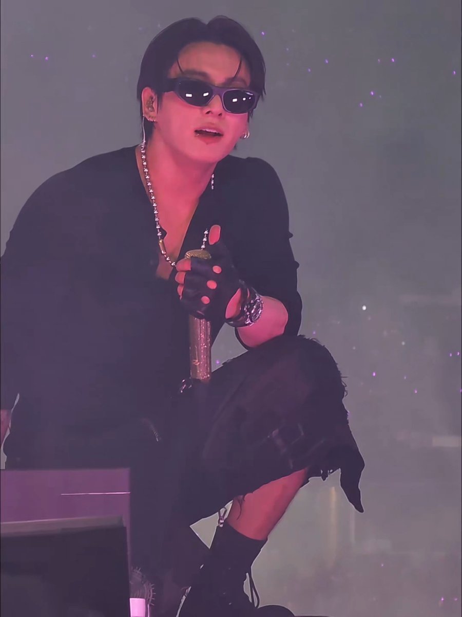 sodyna18's tweet photo. He always look SO good 😭🫠

#BTS_WORLDTOUR_ARIRANG_ARLINGTON_D2 https://t.co/Hyiem1P08K