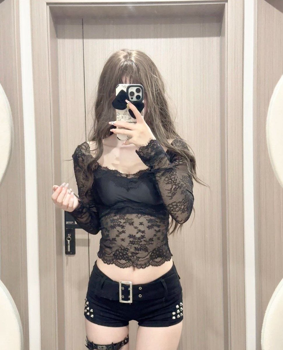 alkaya95342's tweet photo. 这个衣服是不是太成熟了 https://t.co/1i4QMqca2d