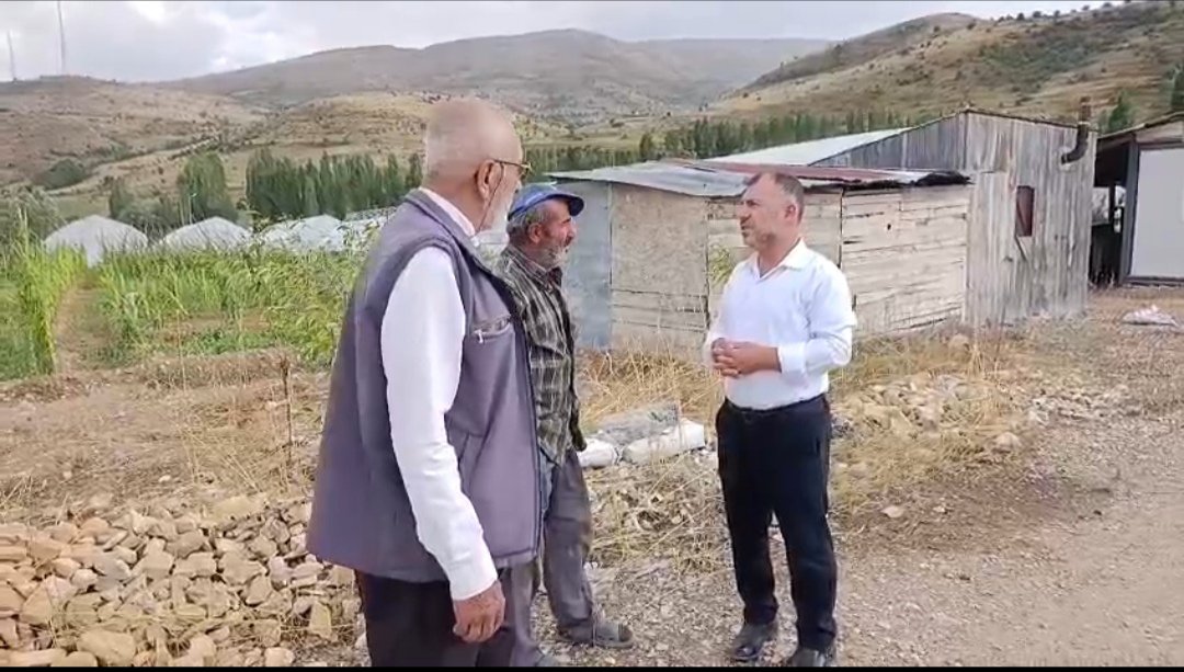 SiyasetBayburt's tweet photo. HÜDA PAR, DOLUDAN ZARAR GÖREN ÜRETİCİLERİ ZİYARET ETTİ.

HÜDA PAR Bayburt İl Başkanı Maşallah Oruçoğlu ve beraberindeki heyet, şiddetli dolu yağışından dolayı zarar gören Eko-Köy üreticilerini ziyaret ederek destek a��ıklamasında bulundu.
#HÜDAPAR
#Bayburt https://t.co/5vaStWHgi4