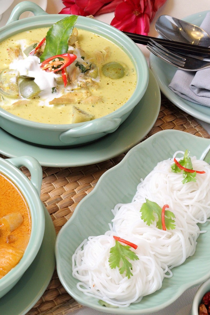 ELibschtein's tweet photo. Craving bold flavors Today’s dinner features authentic Thai green curry with fragrant jasmine rice, bursting with lemongrass, chili and coconut milk—warm, spicy and utterly addictive!， https://t.co/l00KbuaY1L