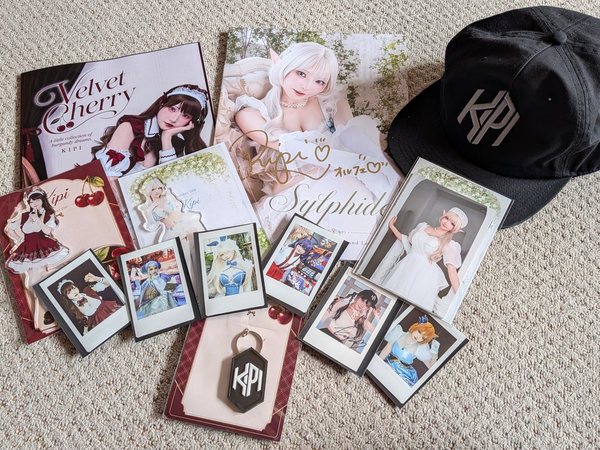 10toyaayana15's tweet photo. 【#C108 戦利品①】kipiさん(@kipi_84)
まずは推しコスプレイヤーのkipiさんから!チェリーメイド🍒と白エルフ🤍姿の写真集とっても可愛かった🥹✨
kipiキャップもこれから沢山使うし、kipiチャームのクオリティもスゴい!
3Dプリンターでの錬金術(小道具作成)これからも楽しみです✨
#kipi #KIPITIA https://t.co/I9TbNzvkv3