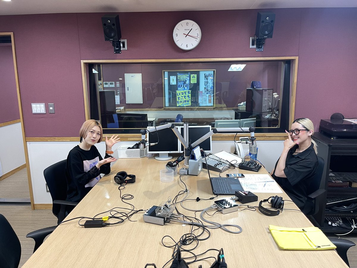 crt_radio's tweet photo. MARIKAの夢工房、今夜9時放送です🦋
ゲストはLittle helperの
Vo.田島香菜さんです!
@littlehelper_st
@sasaki_marika
#栃木放送 #MARIKAの夢工房
#Littlehelper #田島香菜 #MARIKA https://t.co/Rrlqmebqti
