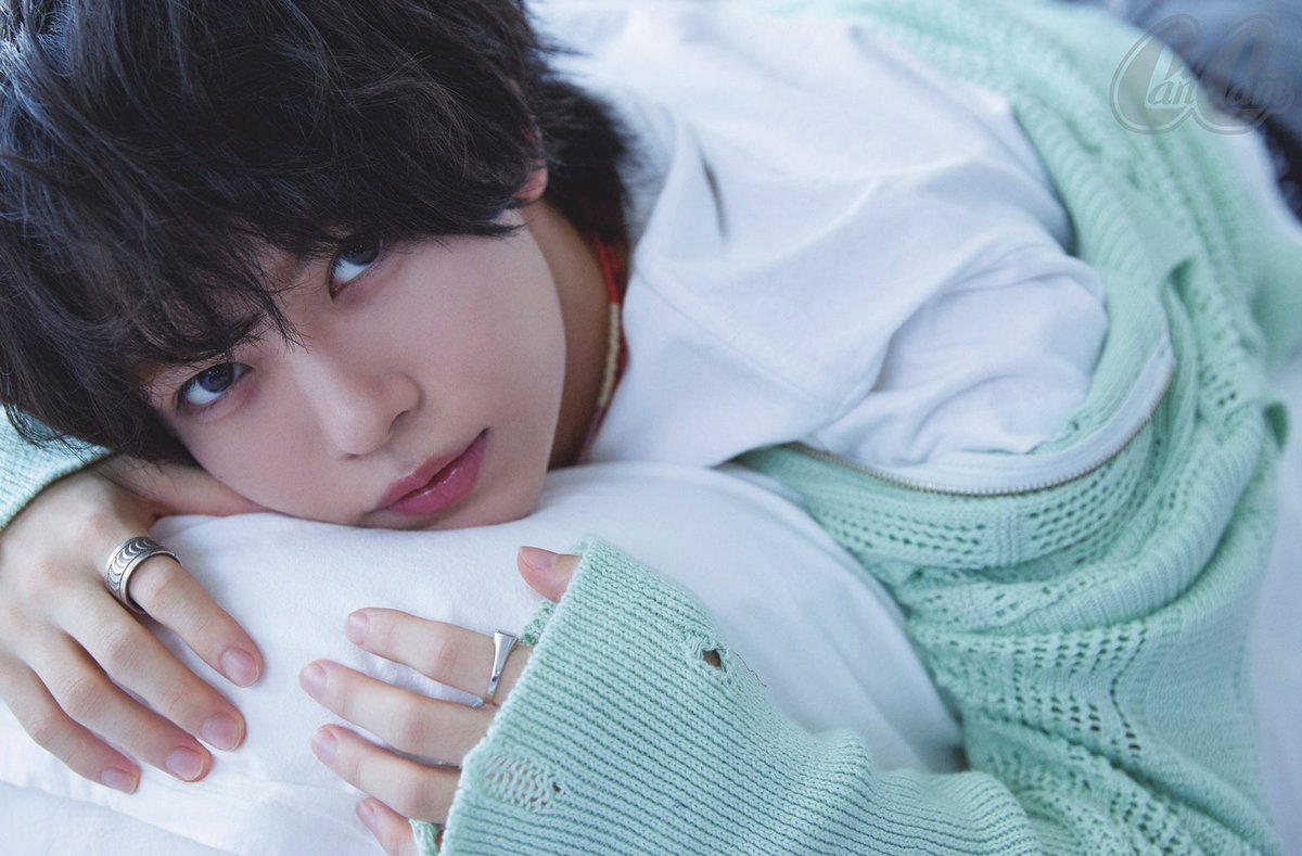 modelpress's tweet photo. Howzit織山尚大「CanCam」初登場
“唯一無二”の魅力を特集で深掘り📕

SUPER EIGHT大倉忠義から悩み抱えていた
時期にかけられた言葉とは💭
https://t.co/03TcS2gMTY

Q＆Aコーナーではプライベート事情公開
休日の過ごし方＆恋愛観明かす📝 https://t.co/HUkWkyD7mo