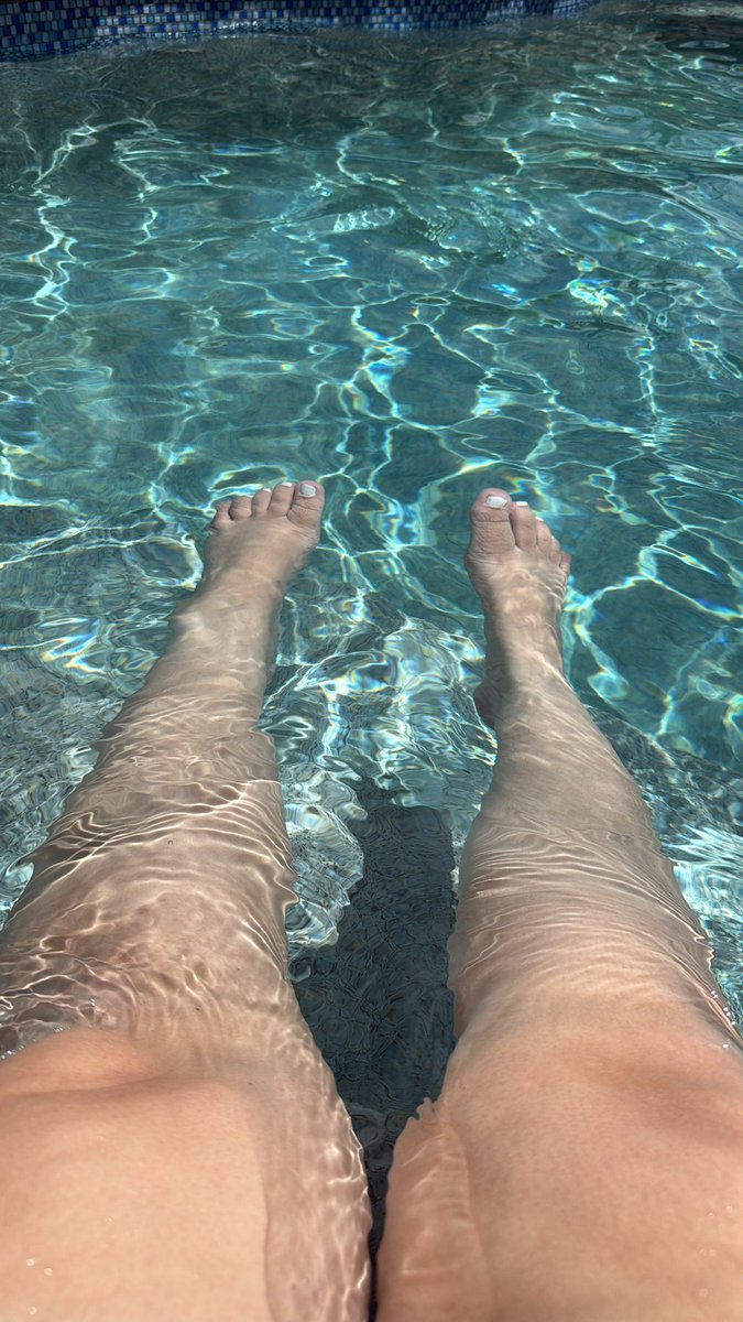 kummommy03's tweet photo. Guysss i love pool days 💜💜💜
#feet #nsfw https://t.co/5I2AvPZaFk