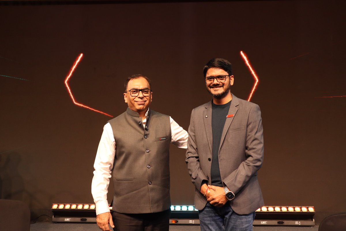 khetigaadi's tweet photo. Kubota launches its new #MUSeries!
Pravin Shinde, Founder & CEO of KhetiGaadi & KhetiGuru, at the launch with Mr. Rajan Chugh, Chief Officer – Kubota & Agri Solutions.
The new MU4502 & MU5002 feature an industry-first 8-year transferable warranty. #Kubota #TractorIndustry https://t.co/bBuZVopdoo
