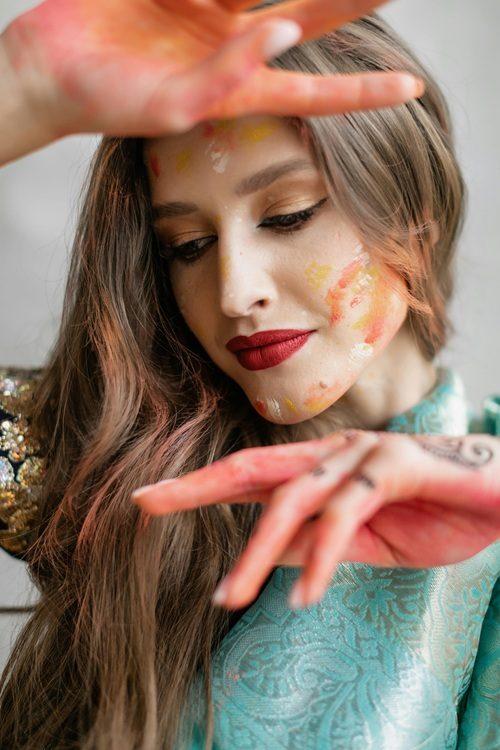 ThreadsWerindia's tweet photo. 💇 Hair Colour Trends 2026 — balayage, caramel highlights, bold reds & pastel hues are ruling the year. 🌸 Shine with confidence & style.
✨ Discover the full trend guide right here: https://t.co/wk62XuHxpE
#HairColourTrends #SmartStyle #HealthyHair https://t.co/Cg71y9BMBk