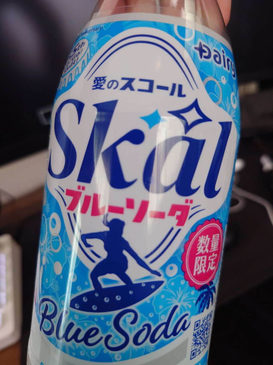 sh1mousa's tweet photo. はじけて💥あふれた🌋サマー🏄️サイダー🍹
泡沫に🫧手を伸ばす🙌どこにいたって見つけるから👁️
何度でも繰り返して🔁間違えてきた❌アンサー✅
そうしてまた夏🎐は🥶青く🥶なる期待は続く➡️ https://t.co/fCYlpjDMdk