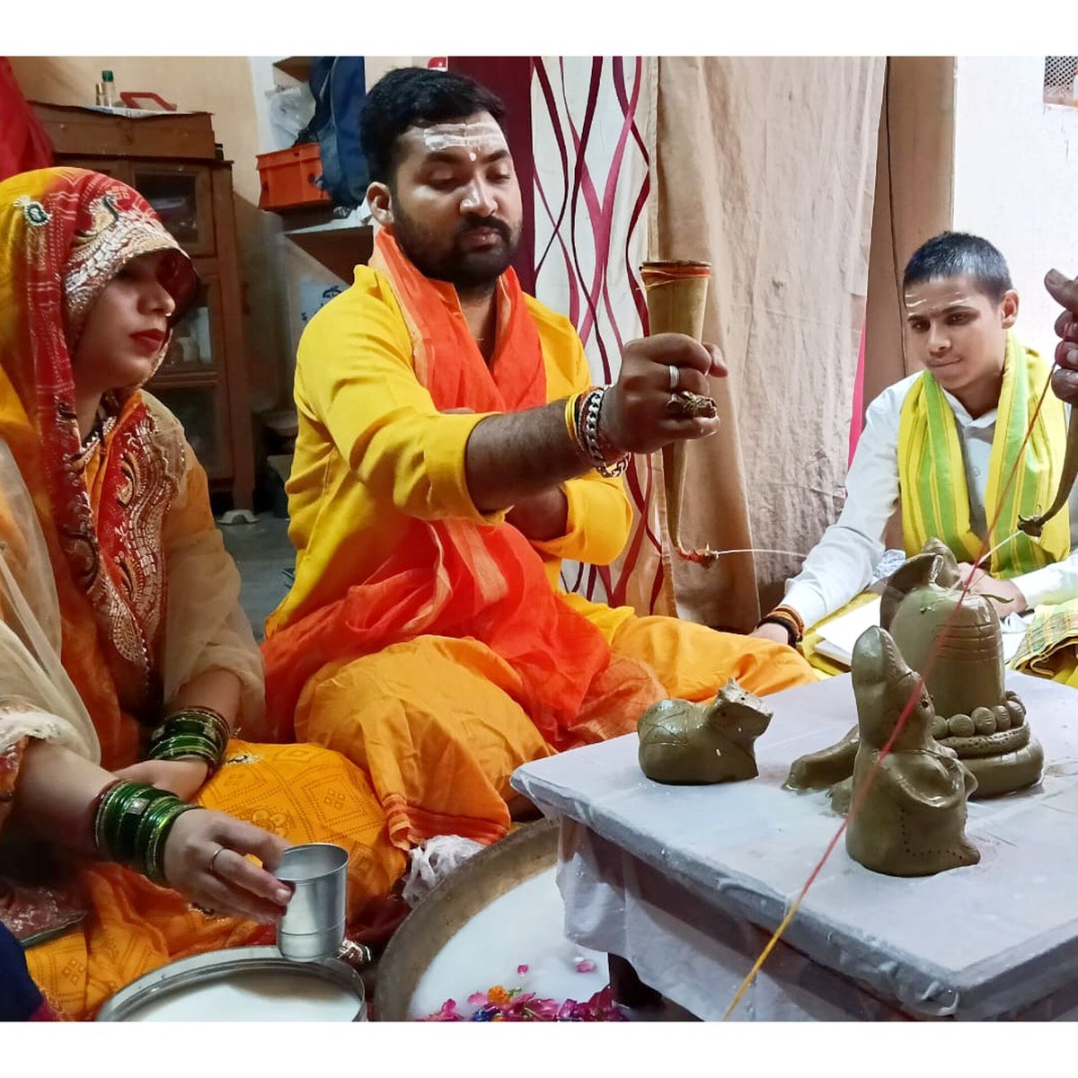 PrabhakerManu's tweet photo. भगवान महादेव का सपरिवार रुद्राभिषेक करने का सौभाग्य प्राप्त हुआ। 

भगवान भोलेनाथ सबका कल्याण करें |

हर हर महादेव 🙏 https://t.co/gns6HvPXj8