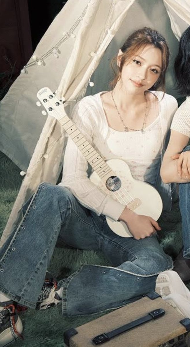 marrywith14's tweet photo. 청바지에 흰티가 조온나 잘 어울리는 여자
밥을 조금 먹어도 명창급인 여자
내 말투가 잼민이같아도 웃으면서 귀엽다 하는 여자
난 그런 여자가 좋더라 https://t.co/hplwiuRY6X